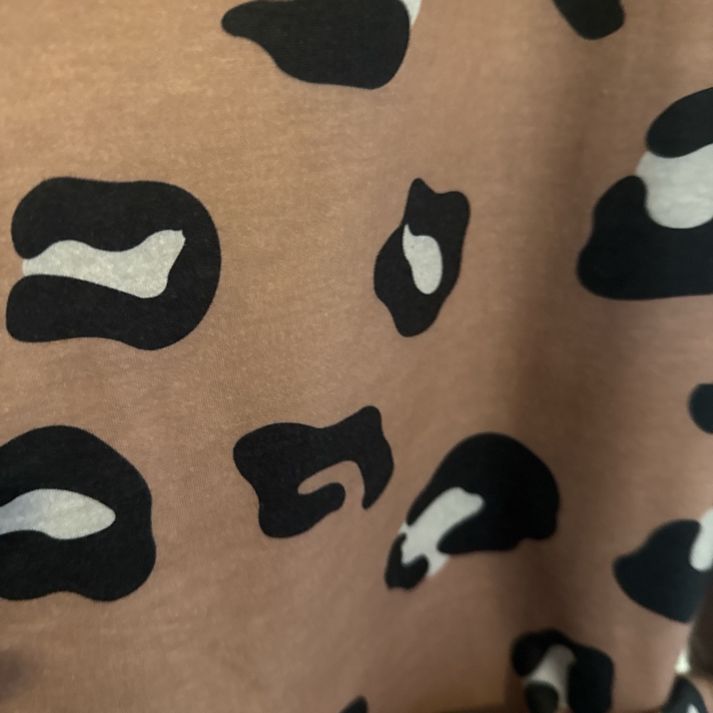 Boutique Oversized Leopard Print Long Sleeve Blouse Top M (Runs Large) - Picture 3 of 3